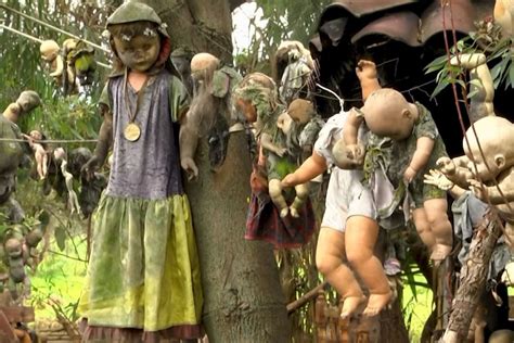 The spooky story behind the Mexican Island of Dolls .